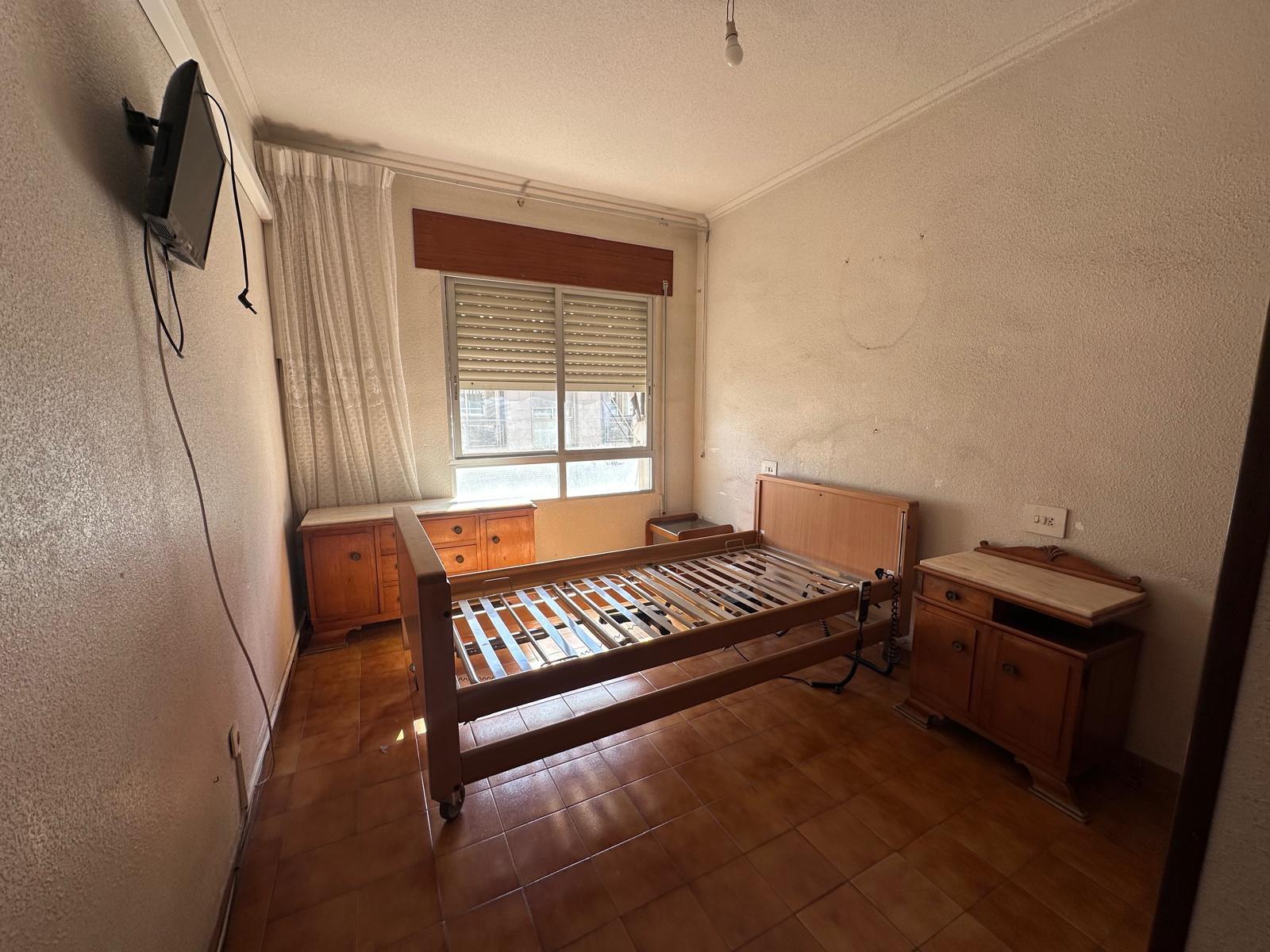 Apartment à Torrevieja, Alicante, Espagne 4 chambres, 120 m2 No. 195452