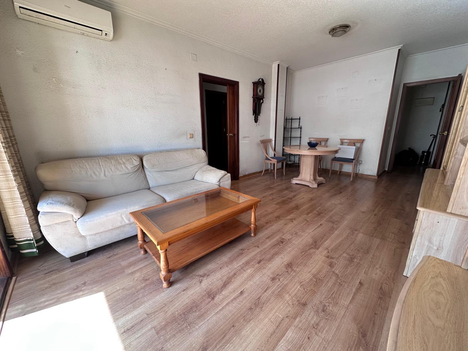 Apartment à Torrevieja, Alicante, Espagne 4 chambres, 120 m2 No. 195452