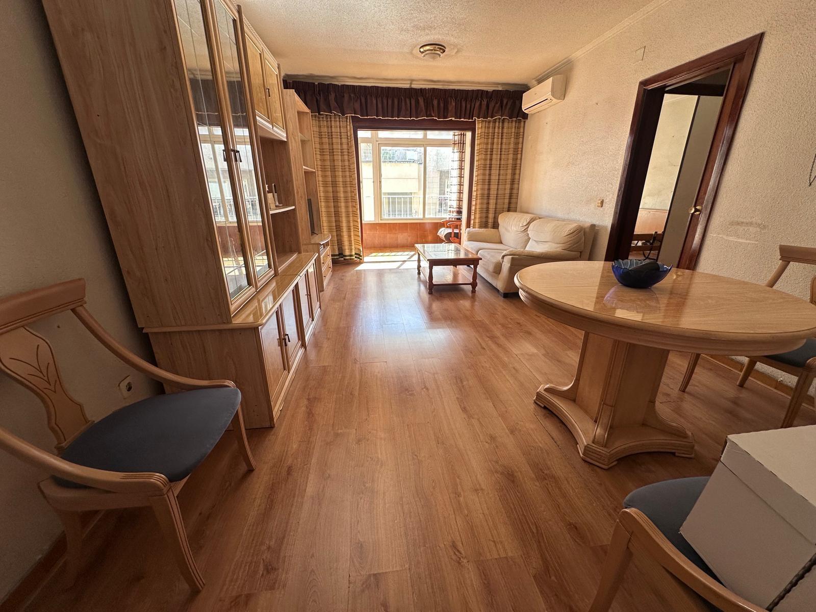 Apartment à Torrevieja, Alicante, Espagne 4 chambres, 120 m2 No. 195452