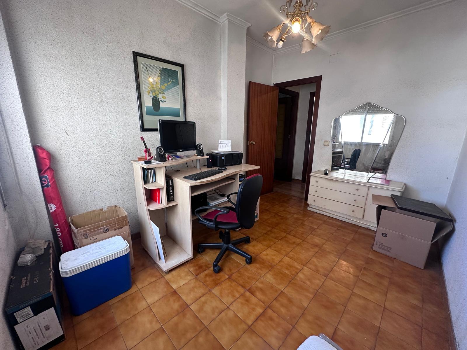 Apartment à Torrevieja, Alicante, Espagne 4 chambres, 120 m2 No. 195452