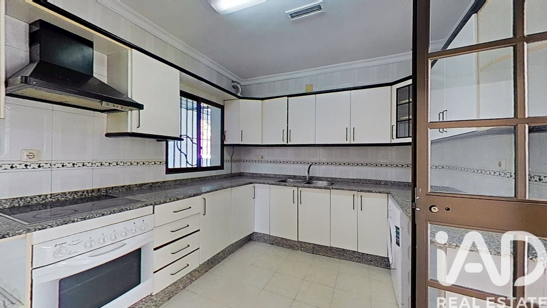 House in Rota, Cadiz, Spain 5 bedrooms, 200 sq.m. No. 173270