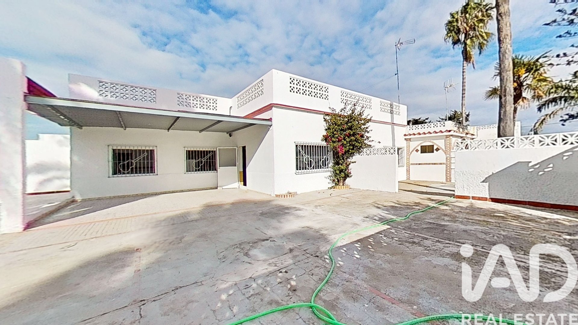 House in Rota, Cadiz, Spain 5 bedrooms, 200 sq.m. No. 173270