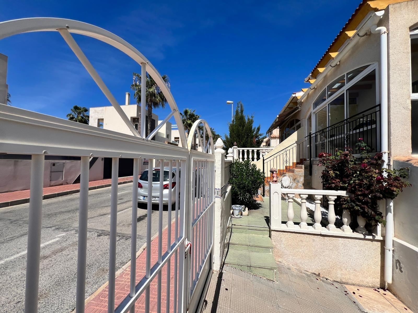 Casa adosada en La Mata, Alicante, España 3 dormitorios, 132 m2 No. 191062