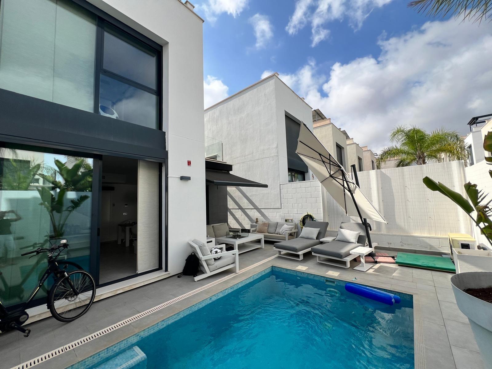 Huvila Villamartin, Alicante, Espanja 3 makuuhuonetta, 103 m2 No. 191065