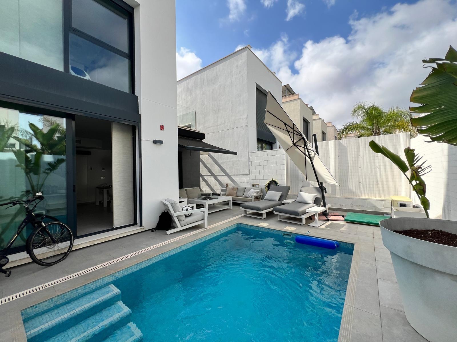 Huvila Villamartin, Alicante, Espanja 3 makuuhuonetta, 103 m2 No. 191065
