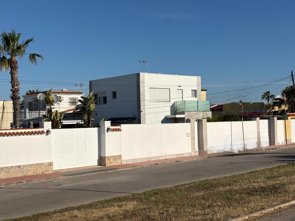 Villa à Torrevieja, Alicante, Espagne 2 chambres, 130 m2 No. 189814