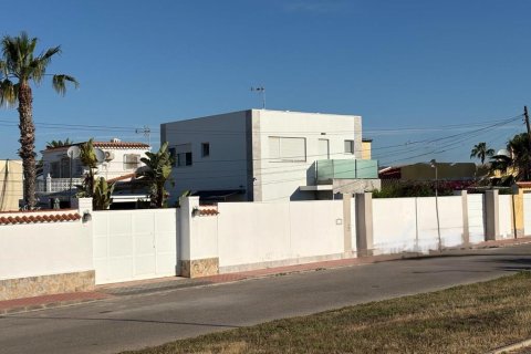Villa in Torrevieja, Alicante, Spain 2 bedrooms, 130 sq.m. No. 189814