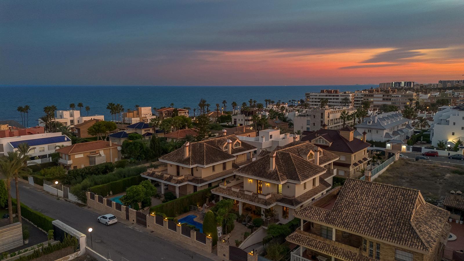 Villa i La Veleta, Alicante, Spanien 6 sovrum, 728 kvm. Nr. 165907