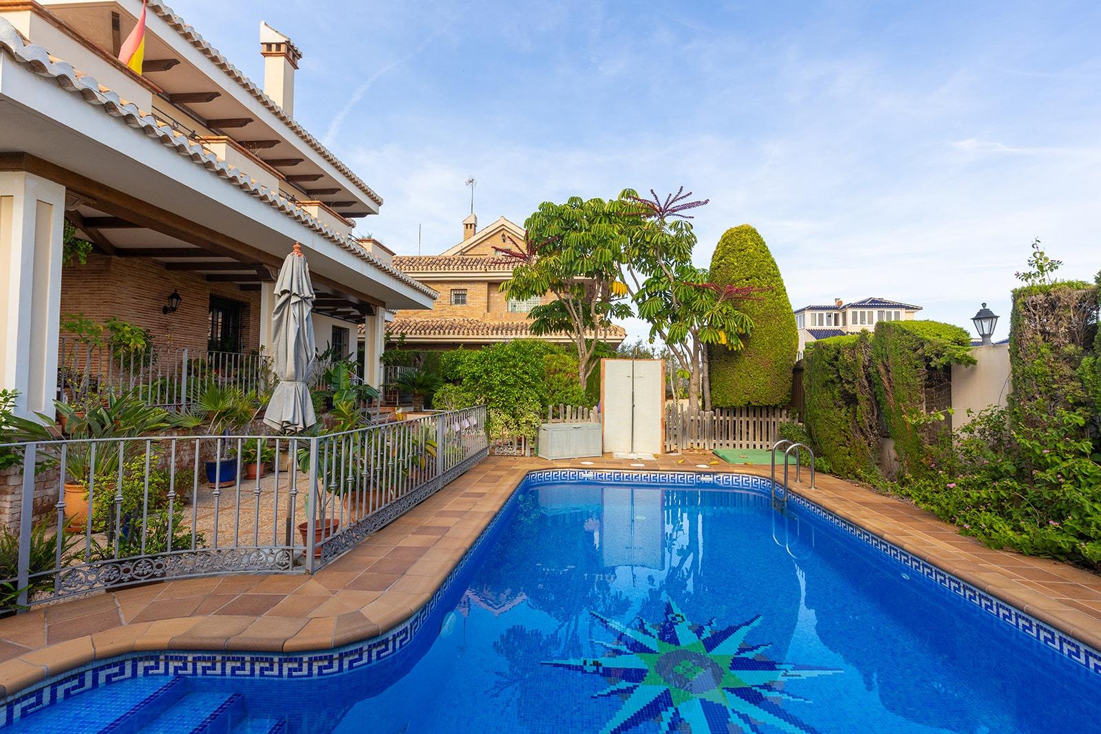 Villa i La Veleta, Alicante, Spanien 6 sovrum, 728 kvm. Nr. 165907