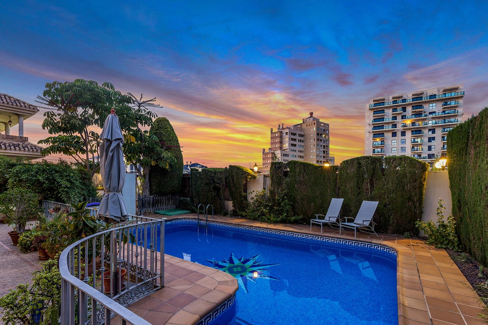 Villa i La Veleta, Alicante, Spanien 6 sovrum, 728 kvm. Nr. 165907