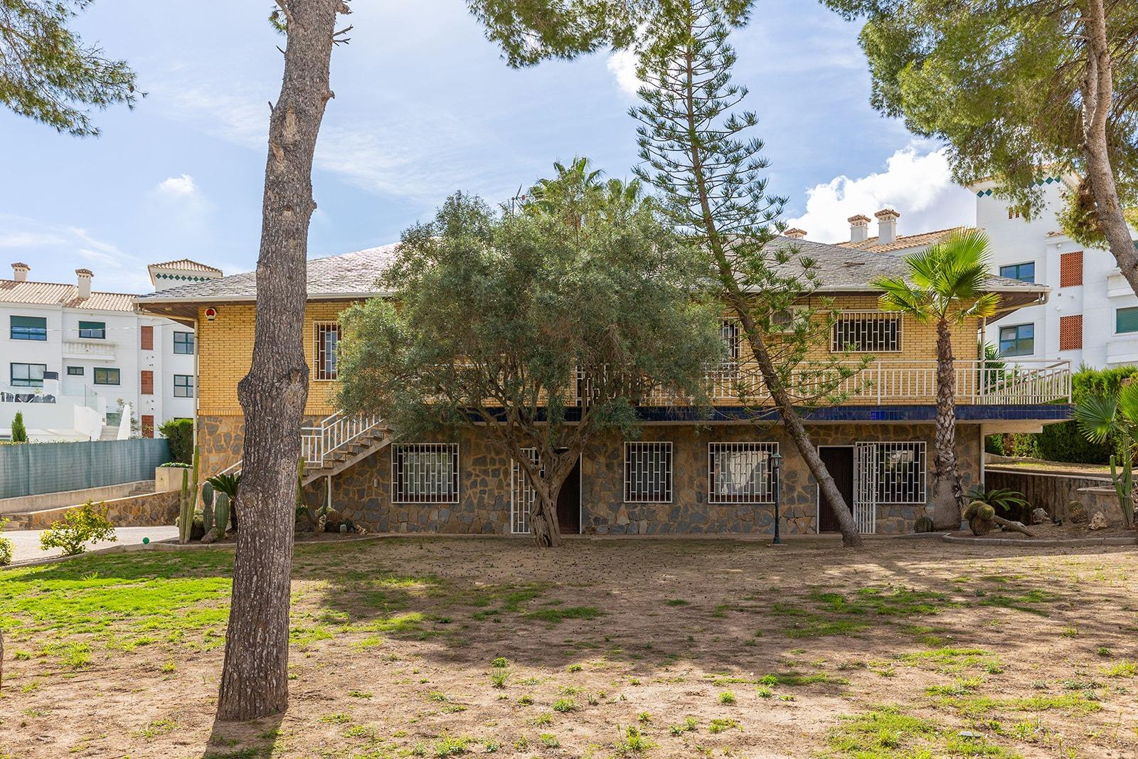 Huvila Campoamor, Alicante, Espanja 5 makuuhuonetta, 366 m2 No. 165909