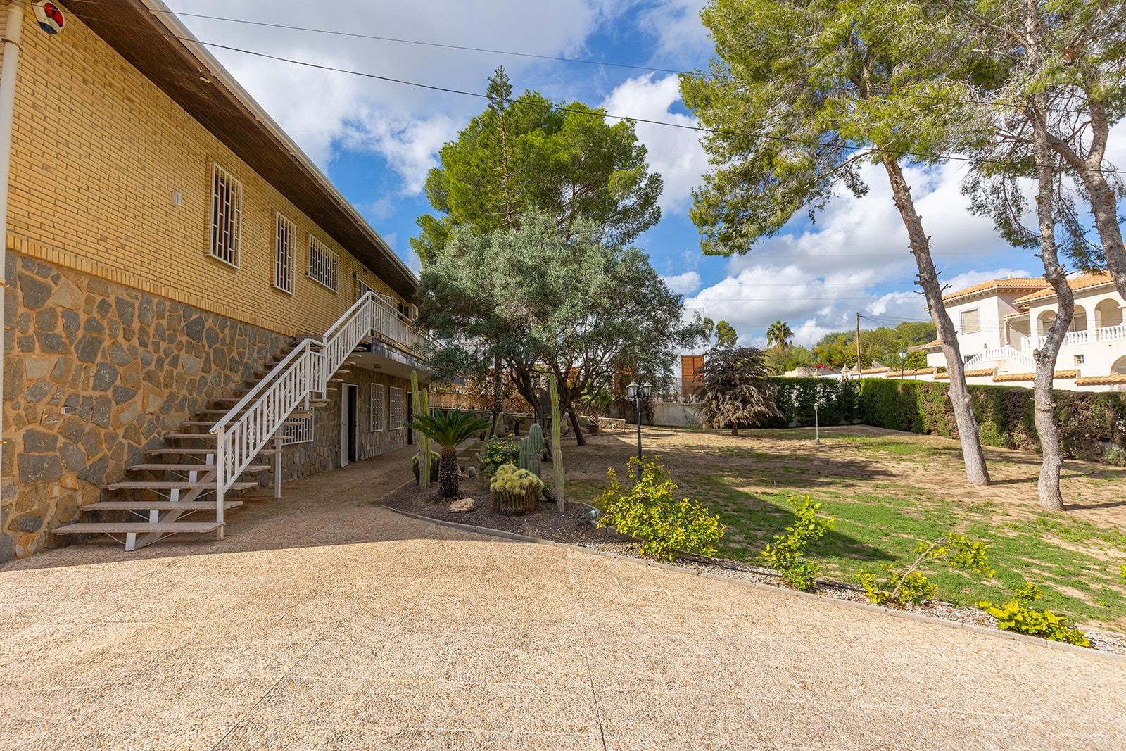 Huvila Campoamor, Alicante, Espanja 5 makuuhuonetta, 366 m2 No. 165909