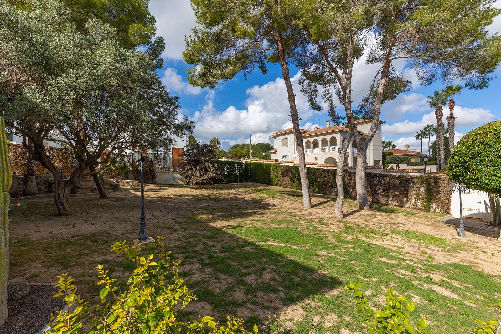 Huvila Campoamor, Alicante, Espanja 5 makuuhuonetta, 366 m2 No. 165909