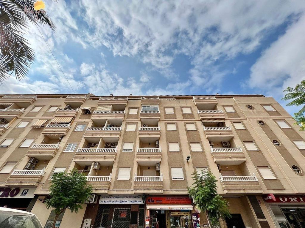 Apartment à Torrevieja, Alicante, Espagne 61 m2 No. 183015