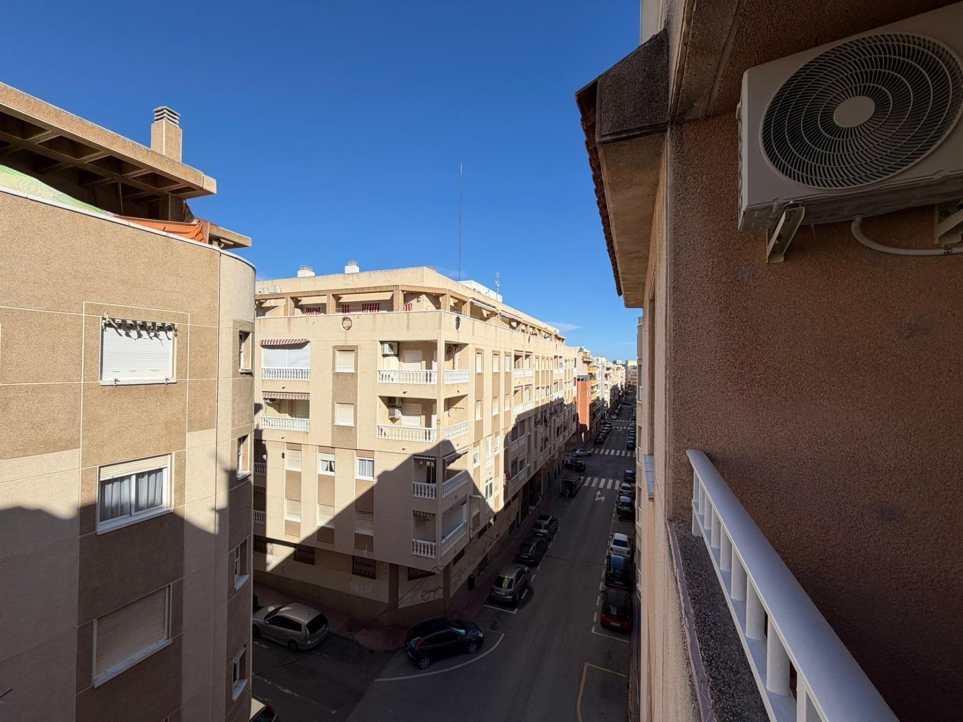 Appartamento a Torrevieja, Alicante, Spagna 2 camere da letto, 53 mq. N° 183014