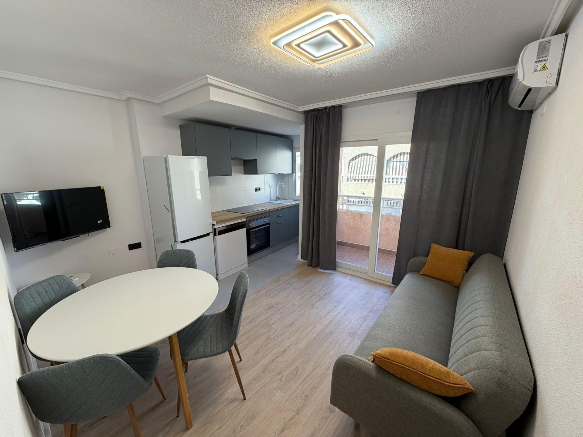 Appartamento a Torrevieja, Alicante, Spagna 2 camere da letto, 53 mq. N° 183014