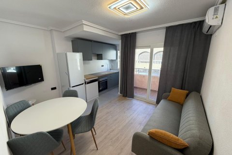 Apartment in Torrevieja, Alicante, Spain 2 bedrooms, 53 sq.m. No. 183014