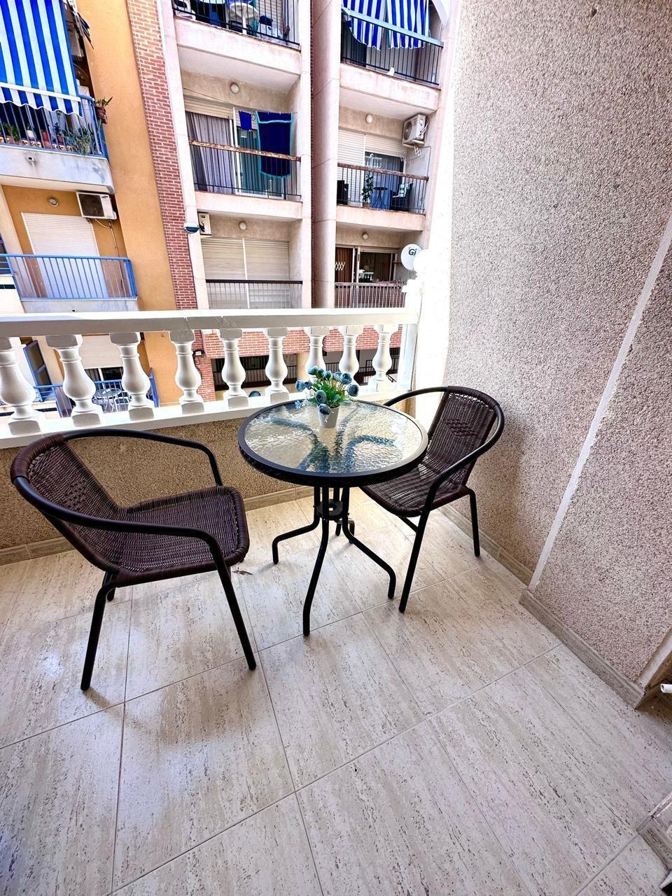 Lägenhet i Torrevieja, Alicante, Spanien 2 sovrum, 64 kvm. Nr. 183013