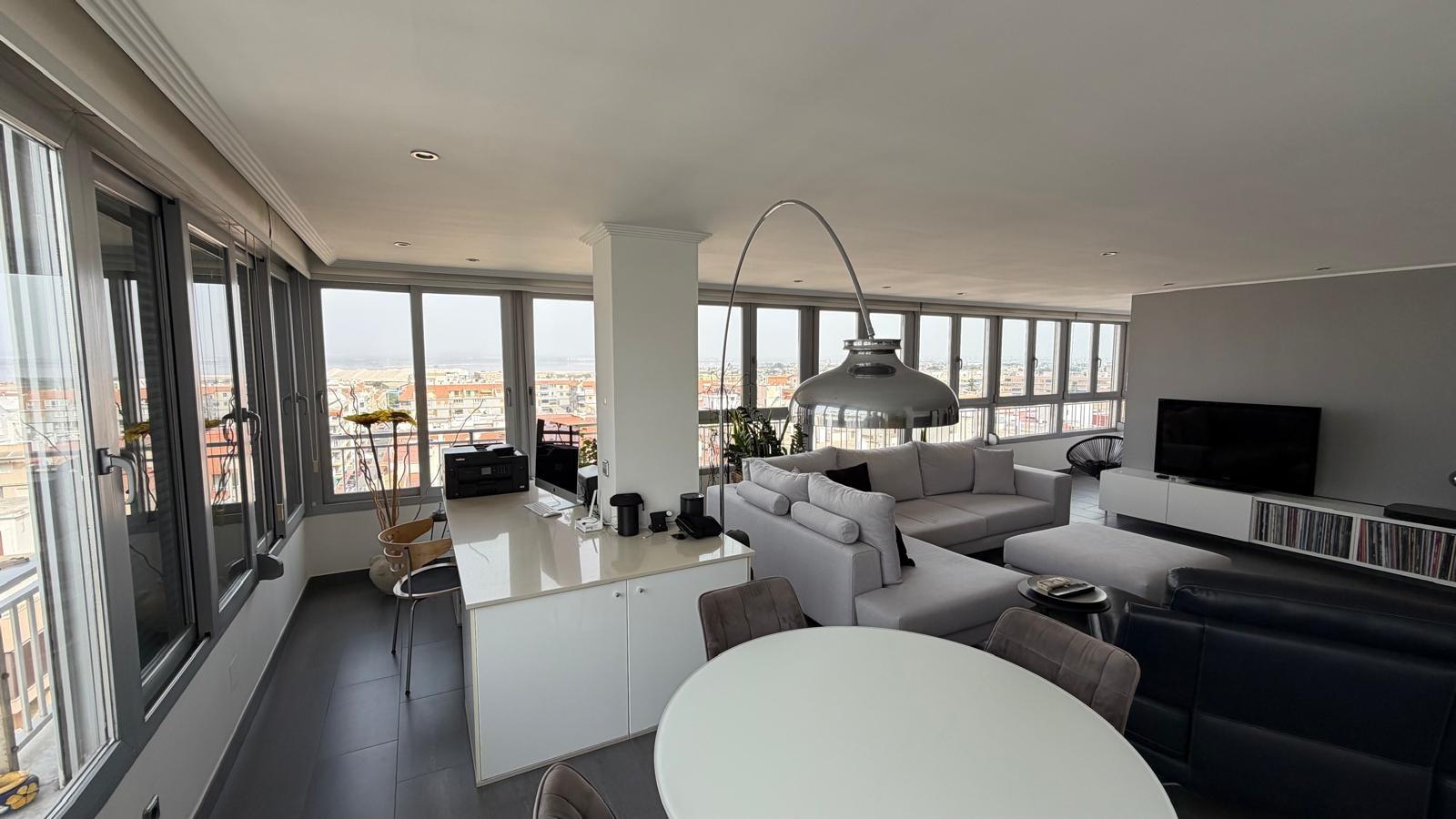 Apartamento en Torrevieja, Alicante, España 2 dormitorios, 94 m2 No. 190342