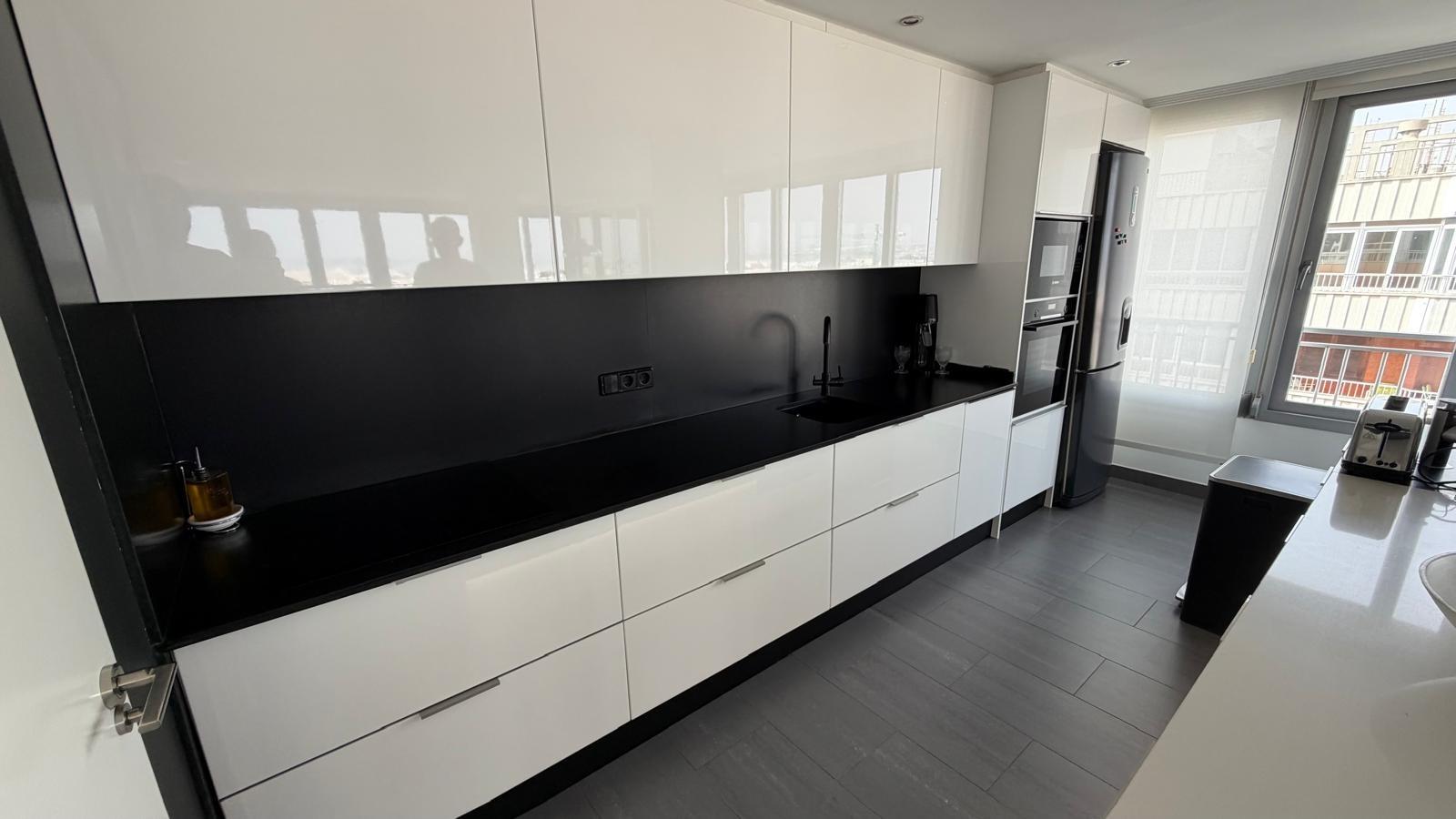 Apartamento en Torrevieja, Alicante, España 2 dormitorios, 94 m2 No. 190342