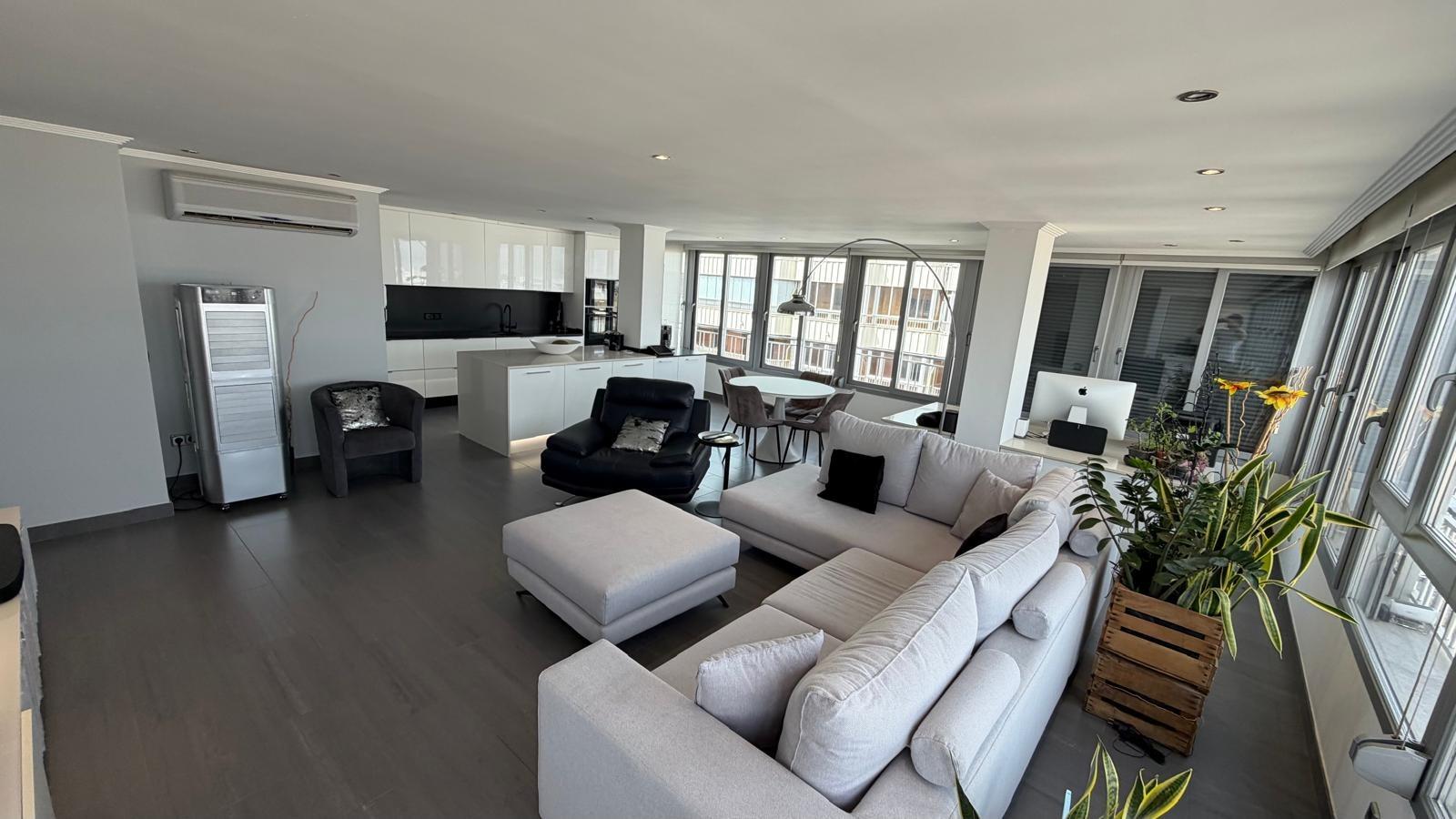 Apartamento en Torrevieja, Alicante, España 2 dormitorios, 94 m2 No. 190342