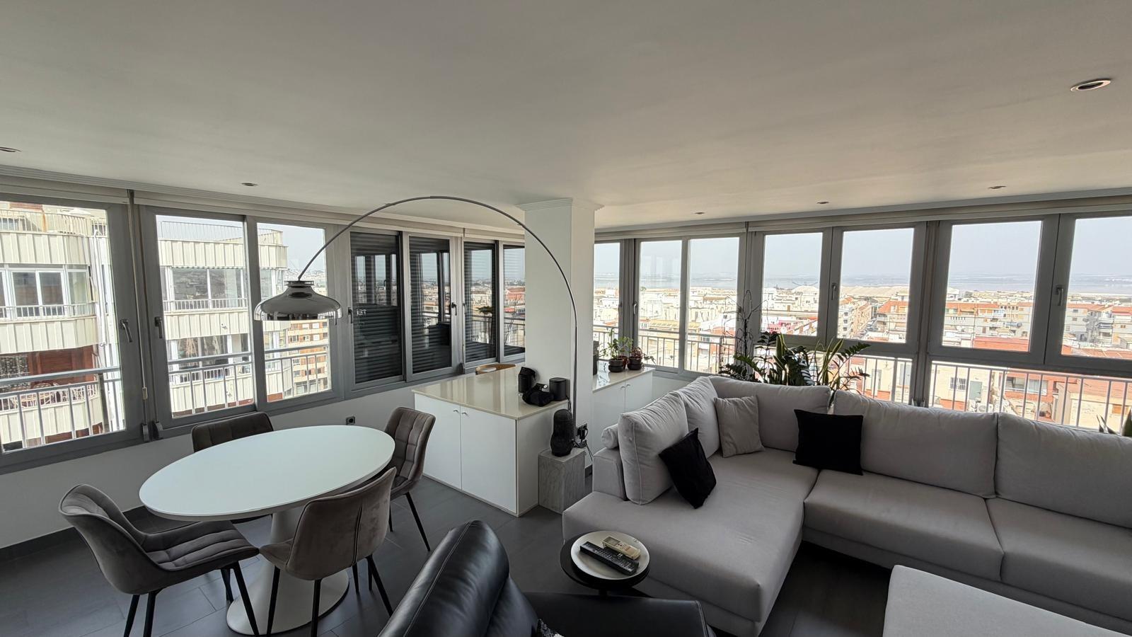 Apartamento en Torrevieja, Alicante, España 2 dormitorios, 94 m2 No. 190342