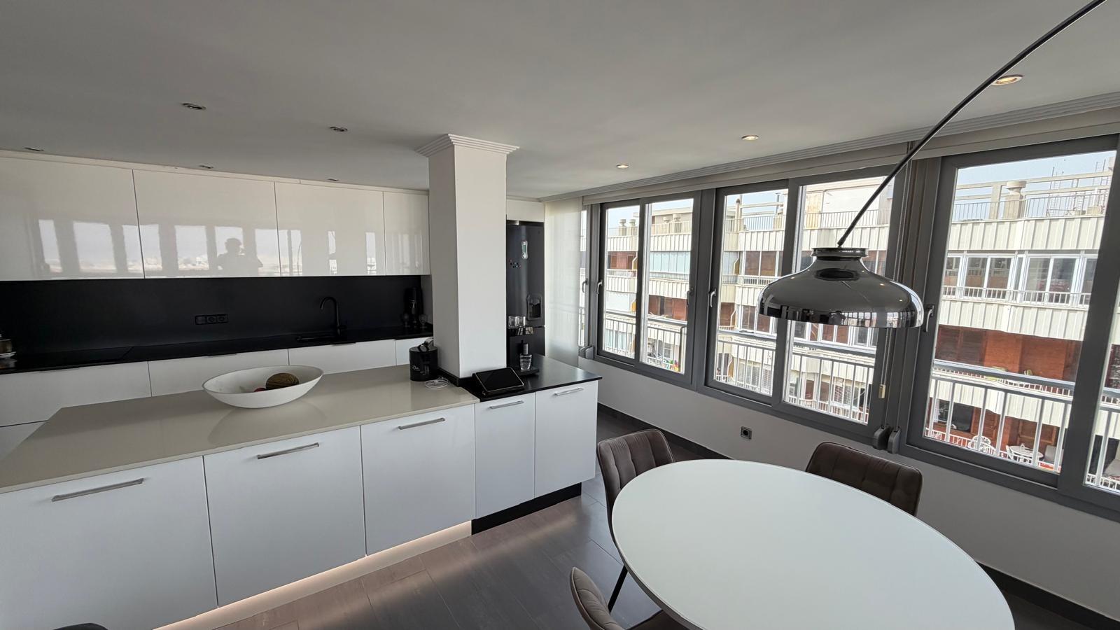 Apartamento en Torrevieja, Alicante, España 2 dormitorios, 94 m2 No. 190342