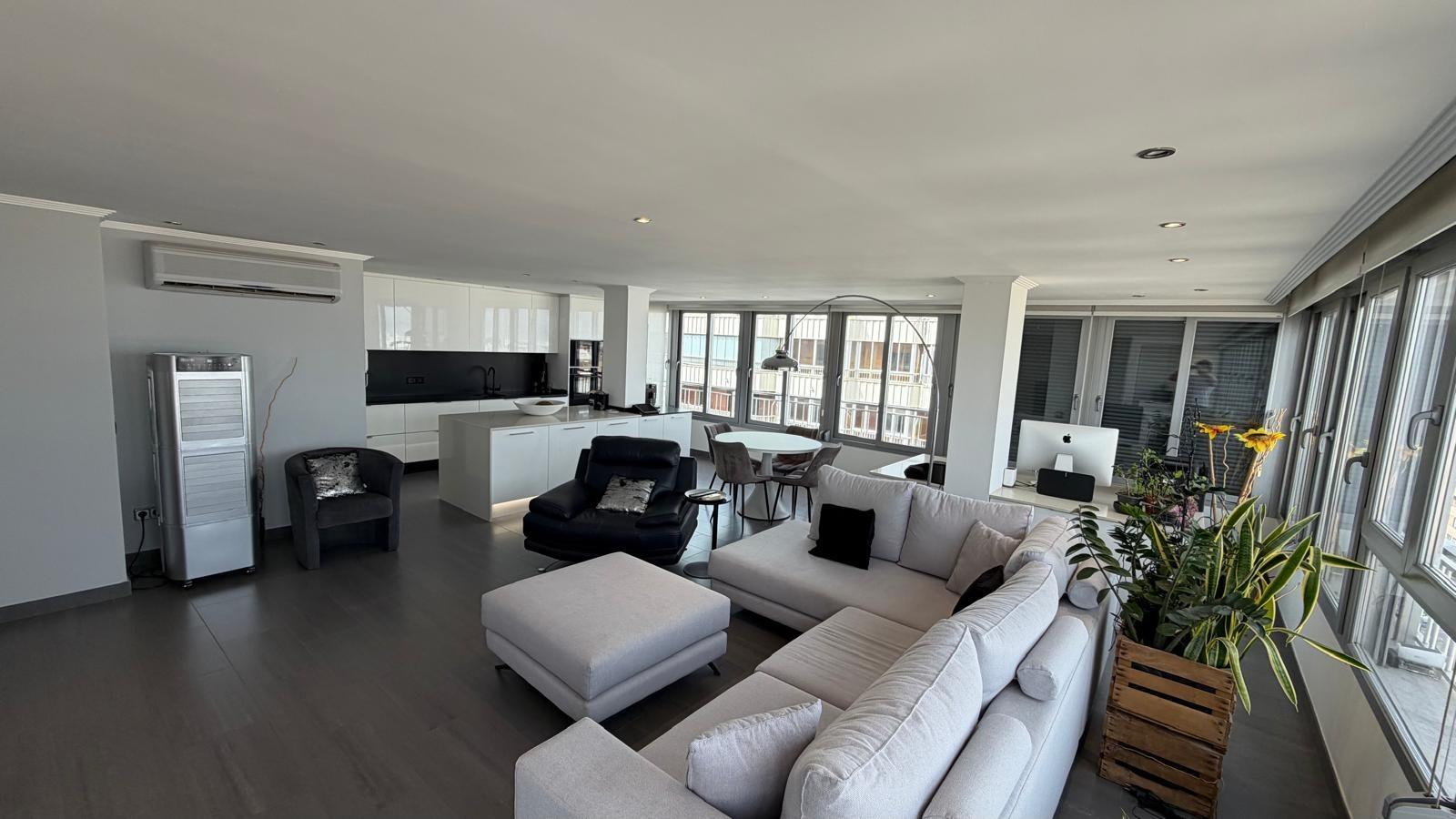 Apartamento en Torrevieja, Alicante, España 2 dormitorios, 94 m2 No. 190342