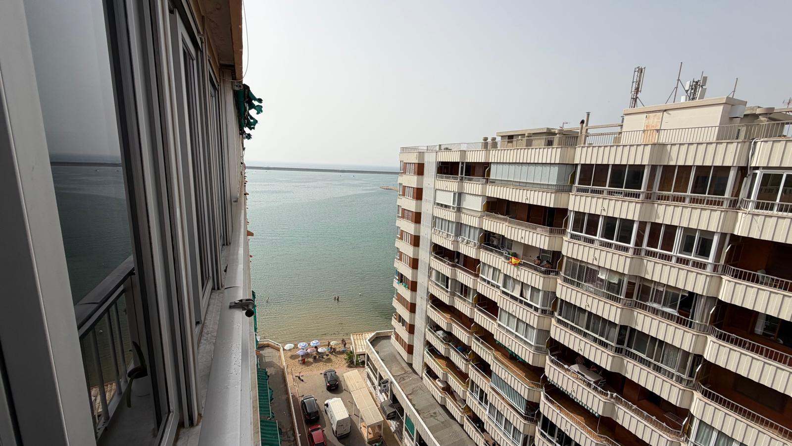 Apartamento en Torrevieja, Alicante, España 2 dormitorios, 94 m2 No. 190342