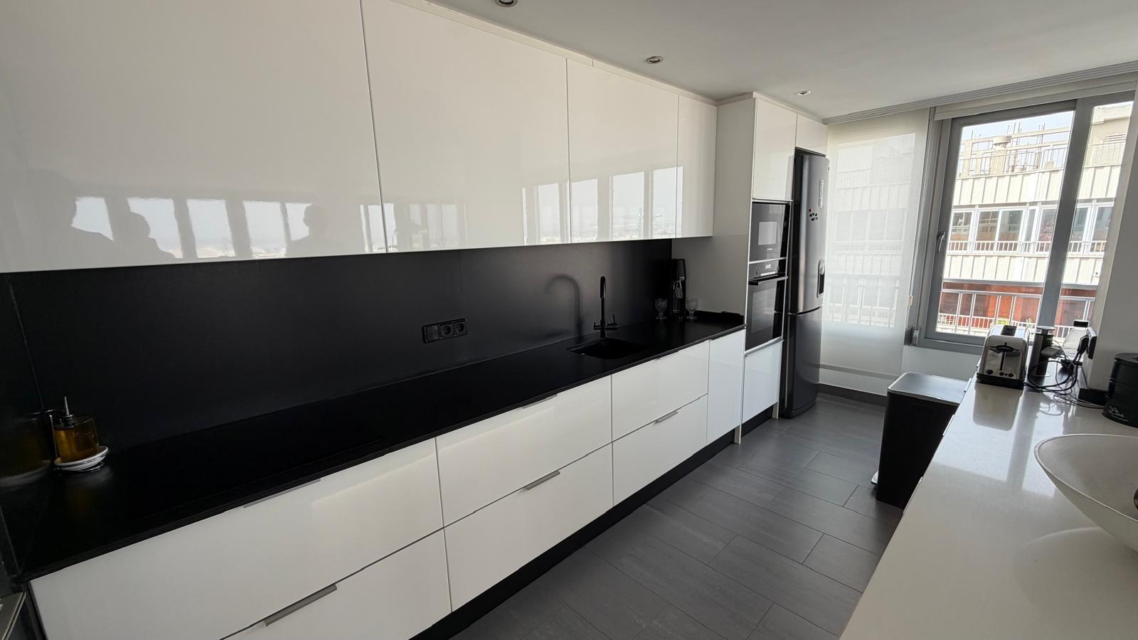 Apartamento en Torrevieja, Alicante, España 2 dormitorios, 94 m2 No. 190342