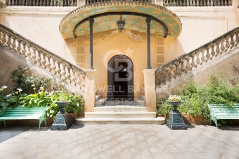 Māja Barcelona, Spānijā 5 istabas, 800 m2 Nr. 160284
