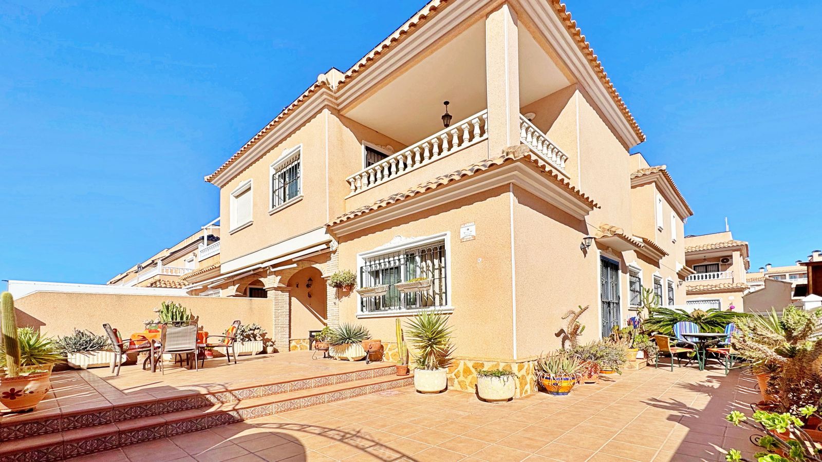 Tvåvåningslägenhet i Villamartin, Alicante, Spanien 3 sovrum, 98 kvm. Nr. 154513