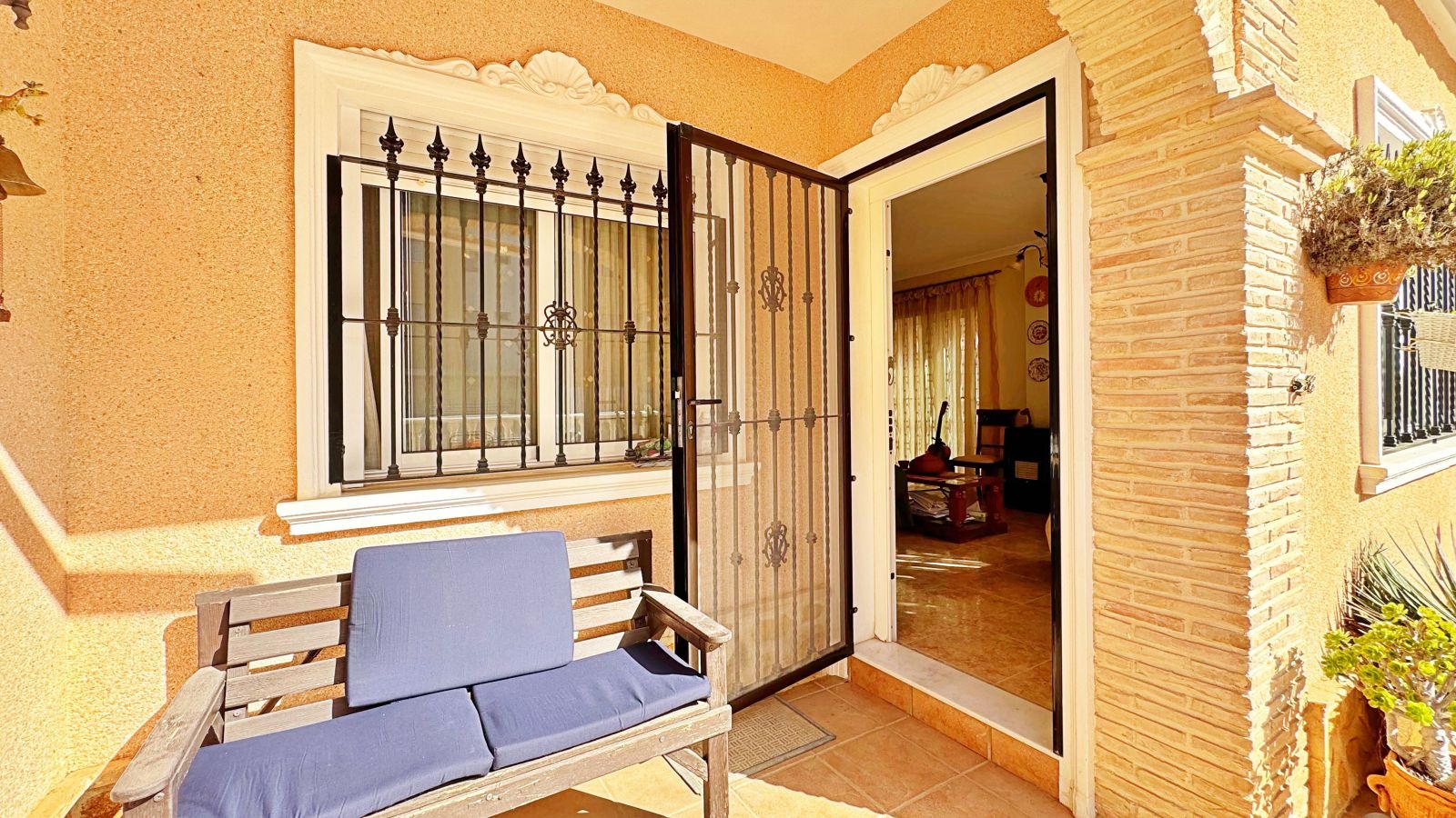 Tvåvåningslägenhet i Villamartin, Alicante, Spanien 3 sovrum, 98 kvm. Nr. 154513