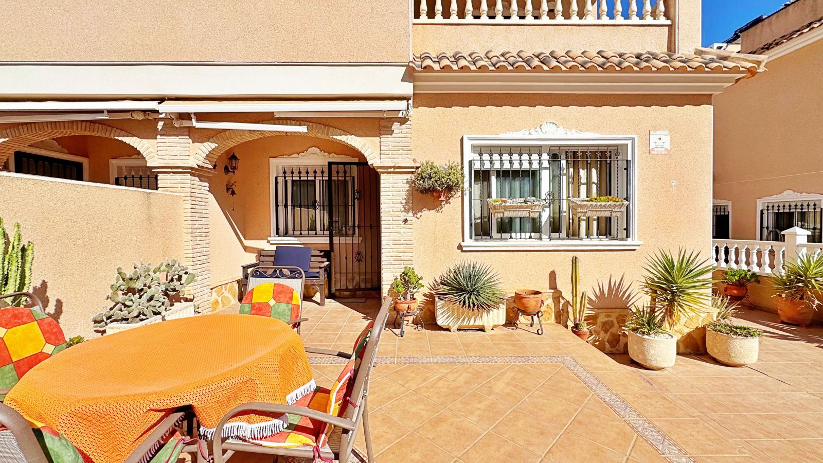 Tvåvåningslägenhet i Villamartin, Alicante, Spanien 3 sovrum, 98 kvm. Nr. 154513