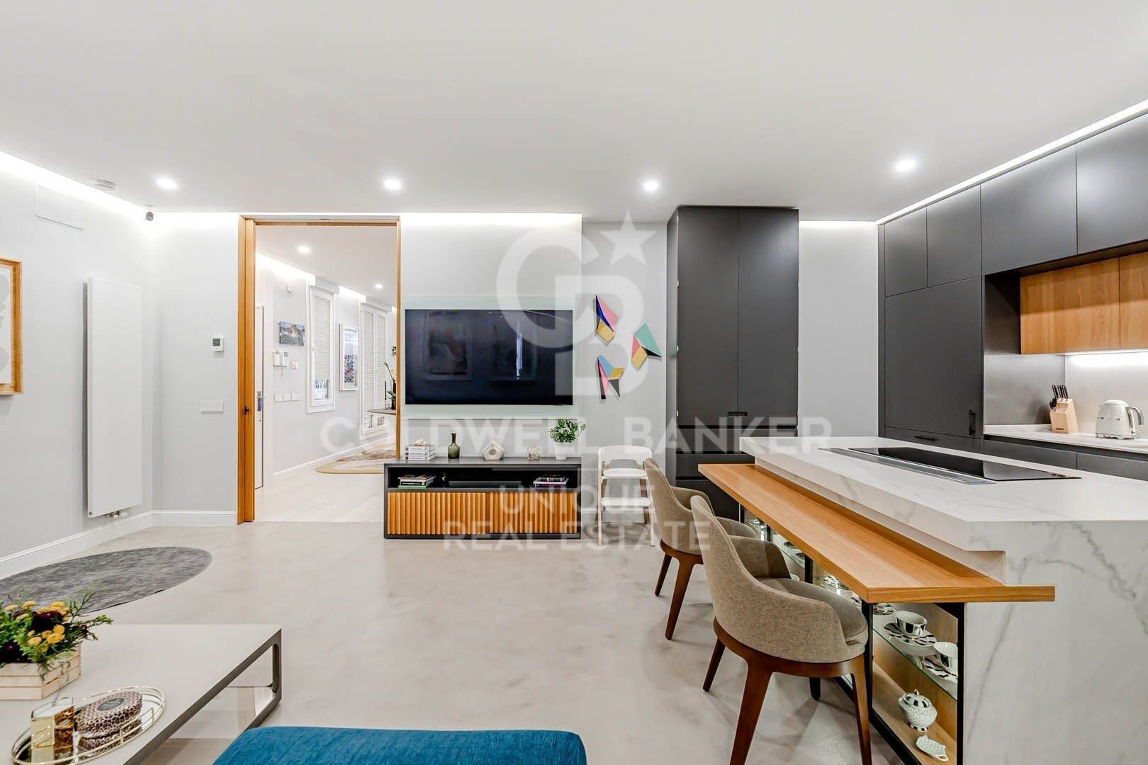 Huoneisto Madrid, Espanja 3 makuuhuonetta, 284 m2 No. 158449