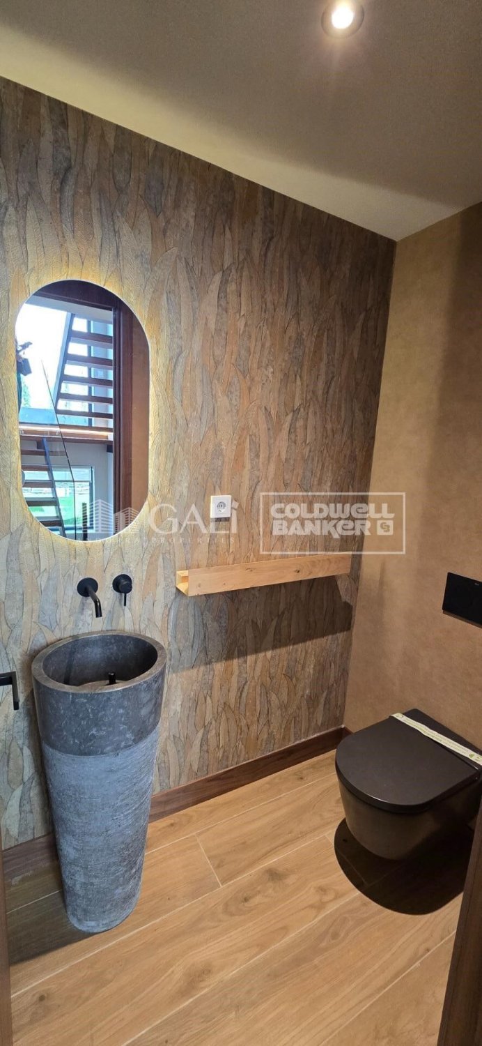 Māja Principado De Andorra (Ninguna Poblacion Tiene C.P.), Lleida, Spānijā 4 istabas, 490 m2 Nr. 158446