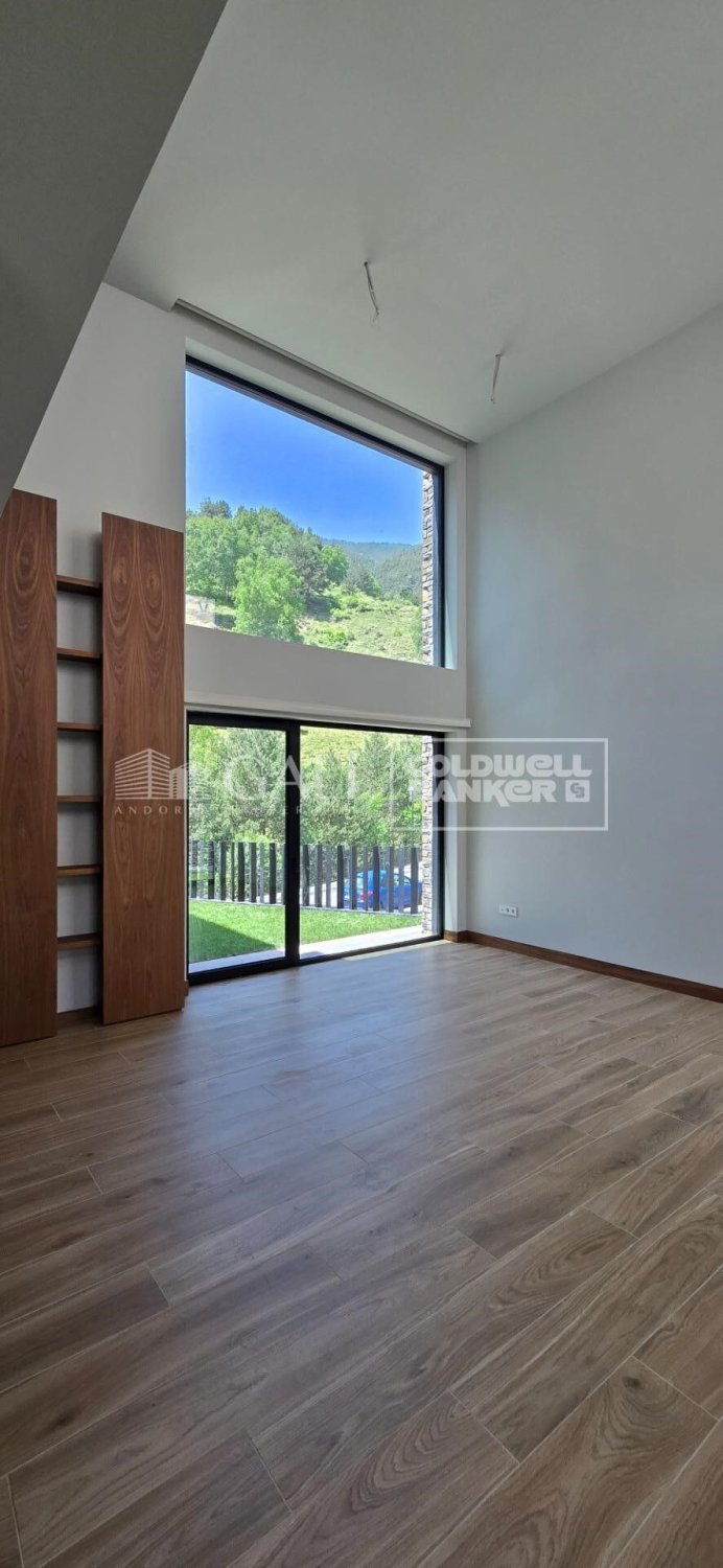 Māja Principado De Andorra (Ninguna Poblacion Tiene C.P.), Lleida, Spānijā 4 istabas, 490 m2 Nr. 158446
