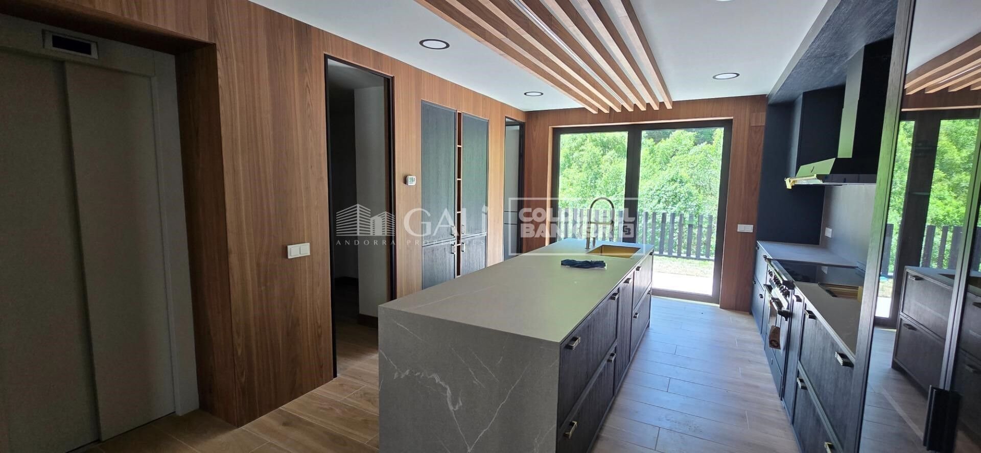 Māja Principado De Andorra (Ninguna Poblacion Tiene C.P.), Lleida, Spānijā 4 istabas, 490 m2 Nr. 158446