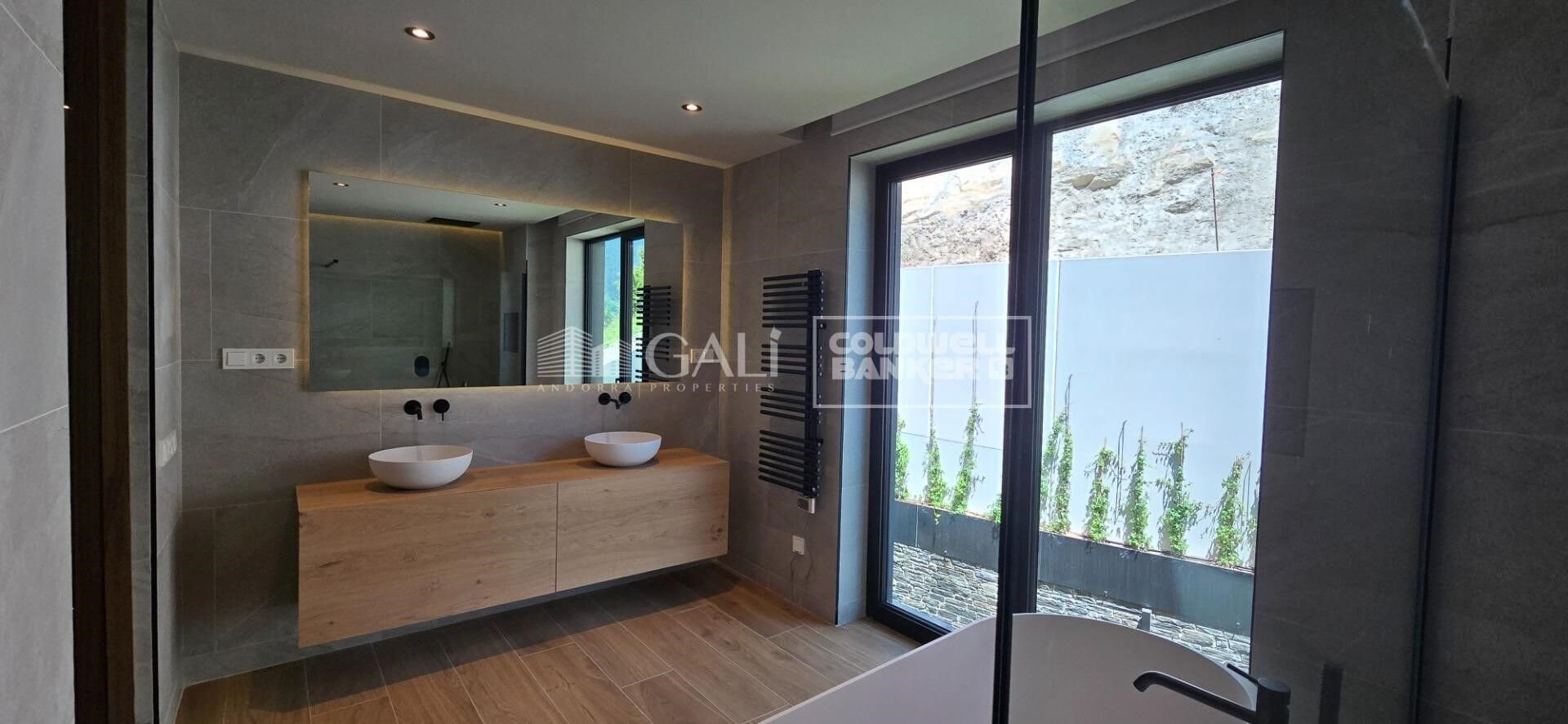 Māja Principado De Andorra (Ninguna Poblacion Tiene C.P.), Lleida, Spānijā 4 istabas, 490 m2 Nr. 158446