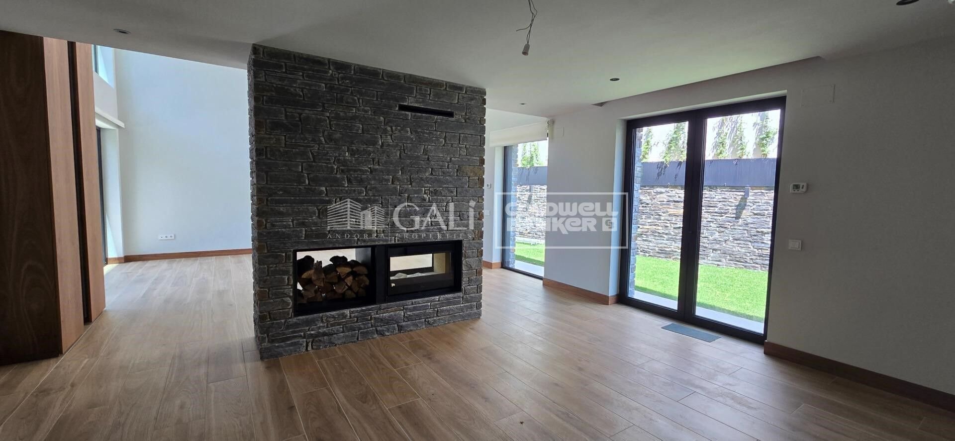 Māja Principado De Andorra (Ninguna Poblacion Tiene C.P.), Lleida, Spānijā 4 istabas, 490 m2 Nr. 158446