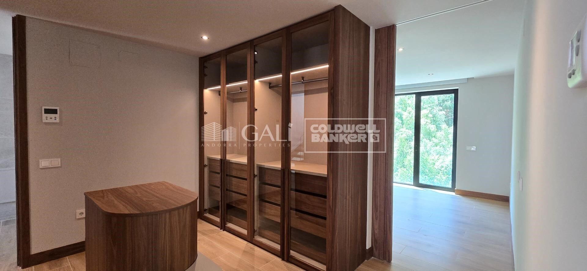 Māja Principado De Andorra (Ninguna Poblacion Tiene C.P.), Lleida, Spānijā 4 istabas, 490 m2 Nr. 158446