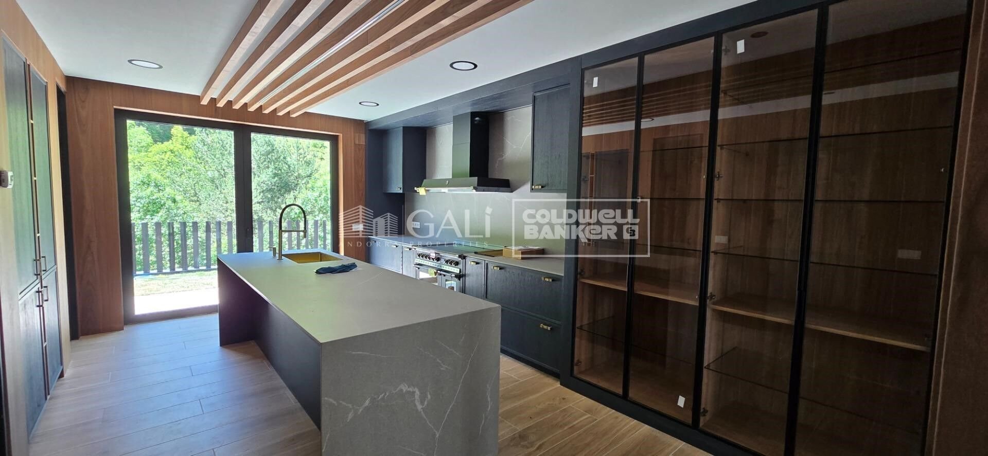 Māja Principado De Andorra (Ninguna Poblacion Tiene C.P.), Lleida, Spānijā 4 istabas, 490 m2 Nr. 158446
