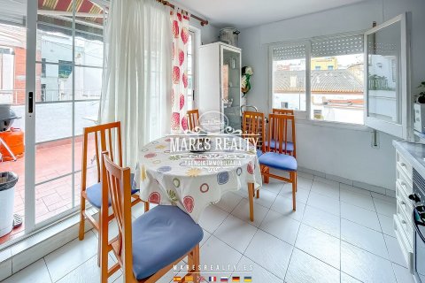 Kaupunkipientalo Lloret de Mar, Girona, Espanja 4 makuuhuonetta, 87 m2 No. 113234