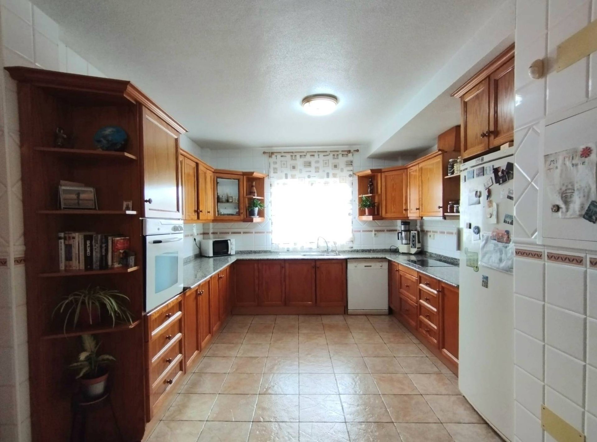 Huoneisto Torrevieja, Alicante, Espanja 6 makuuhuonetta, 338 m2 No. 165725