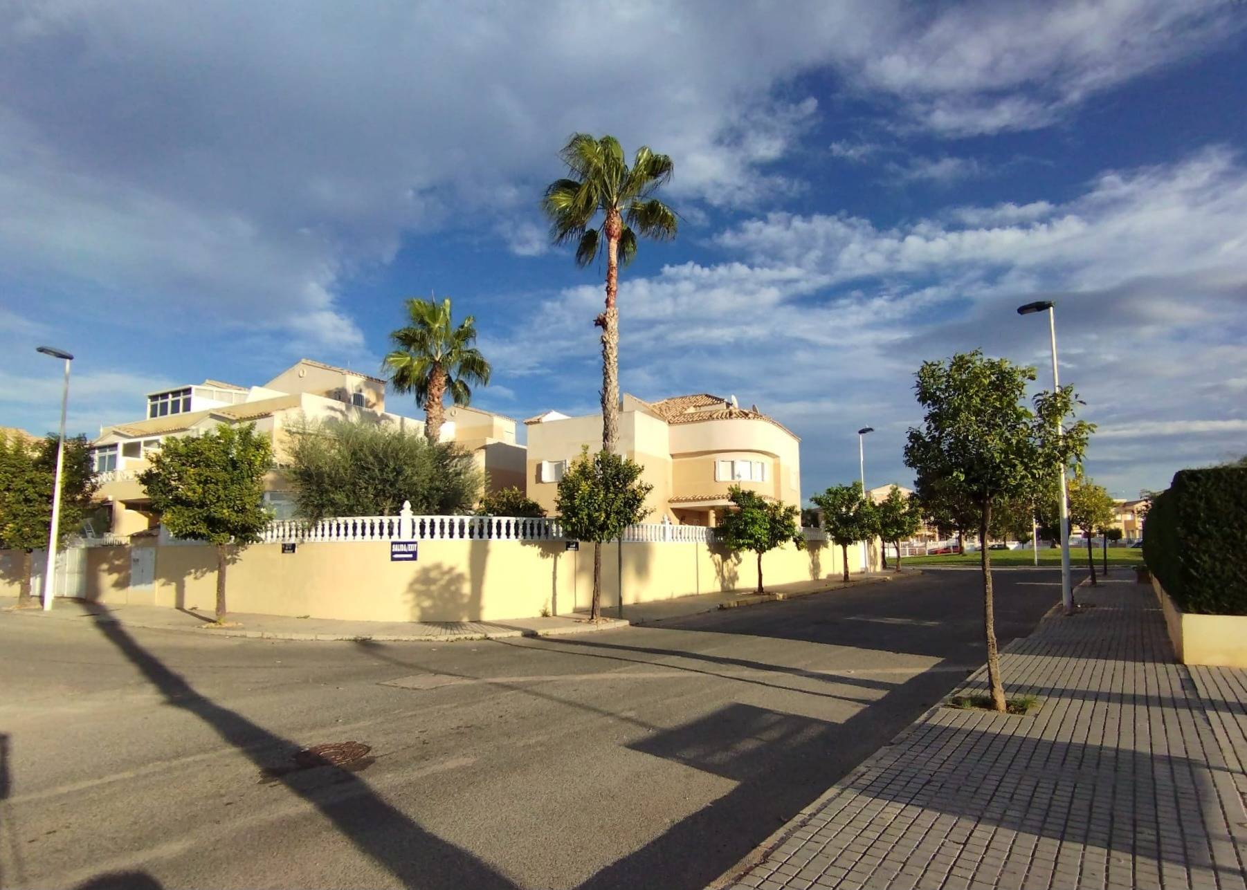 Huoneisto Torrevieja, Alicante, Espanja 6 makuuhuonetta, 338 m2 No. 165725