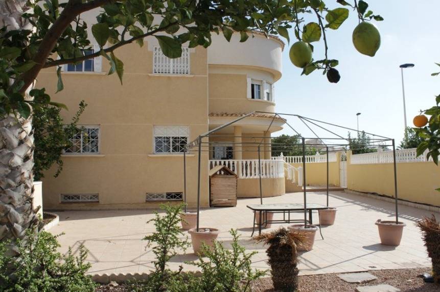 Huoneisto Torrevieja, Alicante, Espanja 6 makuuhuonetta, 338 m2 No. 165725