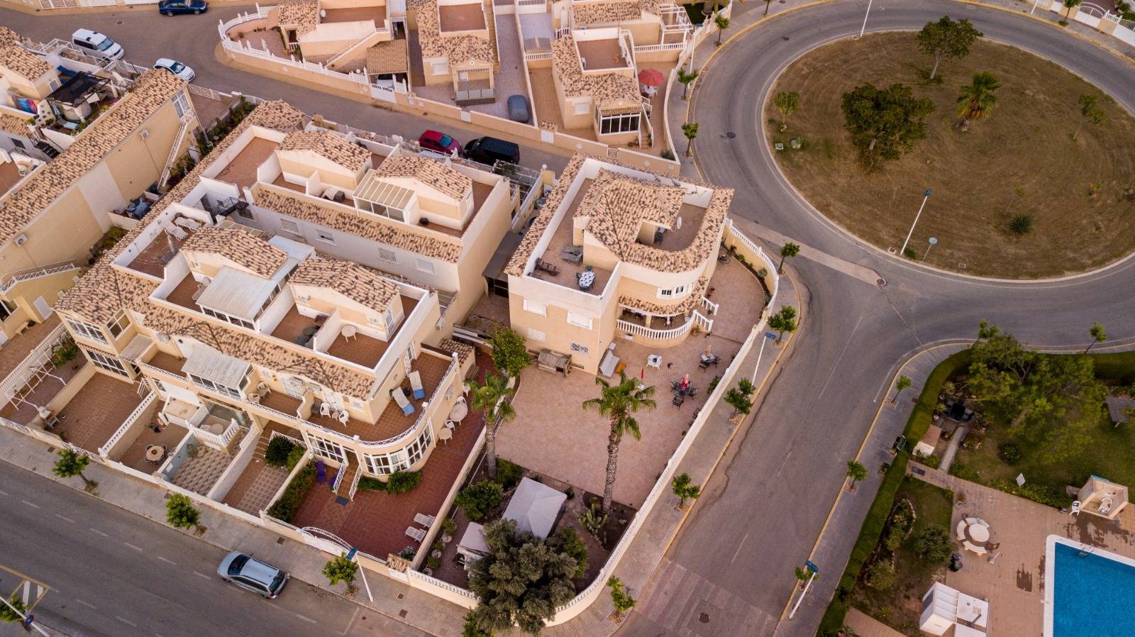 Huoneisto Torrevieja, Alicante, Espanja 6 makuuhuonetta, 338 m2 No. 165725
