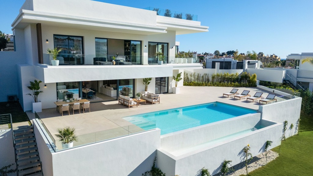 Villa in Malaga, Spain 5 bedrooms, 496 sq.m. No. 102093