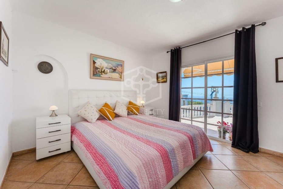 Villa i Guia de Isora, Tenerife, Spanien 5 sovrum, 214 kvm. Nr. 139592