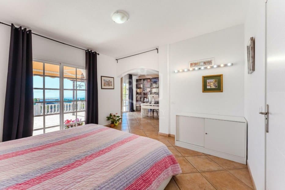 Villa i Guia de Isora, Tenerife, Spanien 5 sovrum, 214 kvm. Nr. 139592